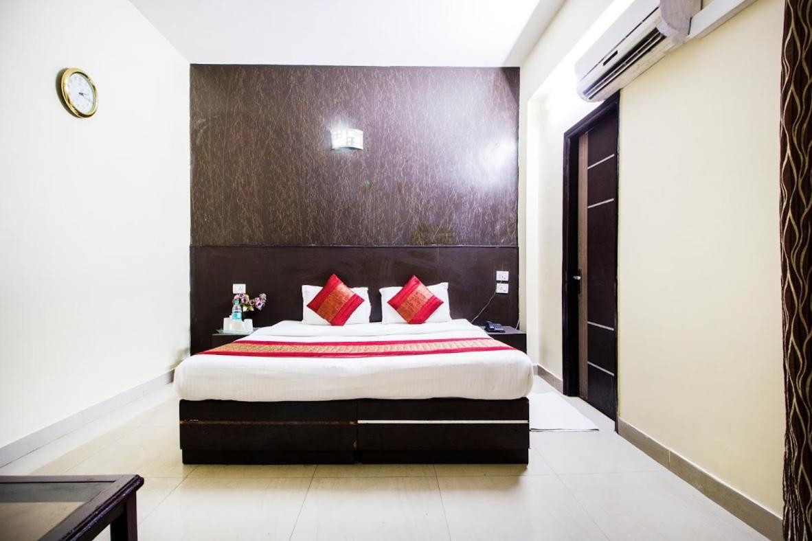 Oyo 9601 Hotel Sunshine Residency Castle Noida Esterno foto