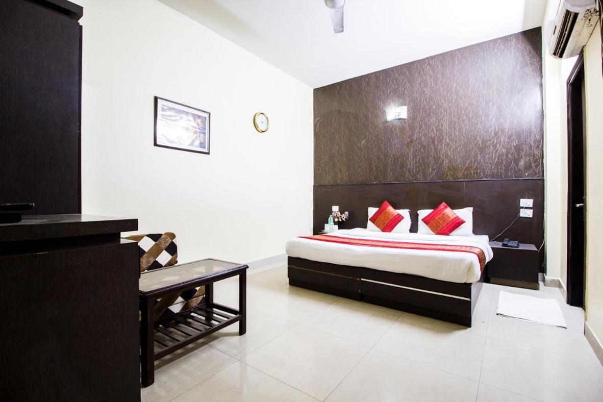 Oyo 9601 Hotel Sunshine Residency Castle Noida Esterno foto